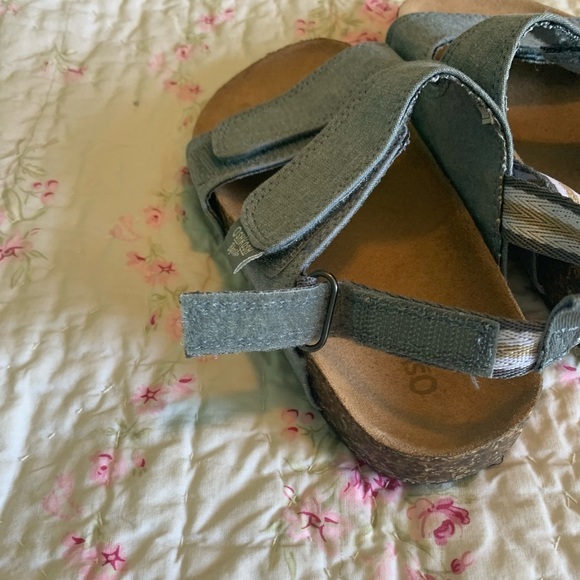 5/$25 Kids OshKosh Sandals - Picture 5 of 8